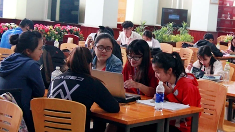 Phòng đọc do Tập đoàn Hoa Sen tài trợ Trường Đại học Kinh tế Luật TPHCM. Ảnh: MẠNH QUANG