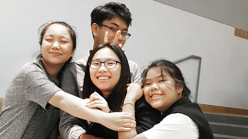 Ngôi trường tốt nhất Thế giới và chiếc băng bịt mắt của học sinh Việt Nam ảnh 1