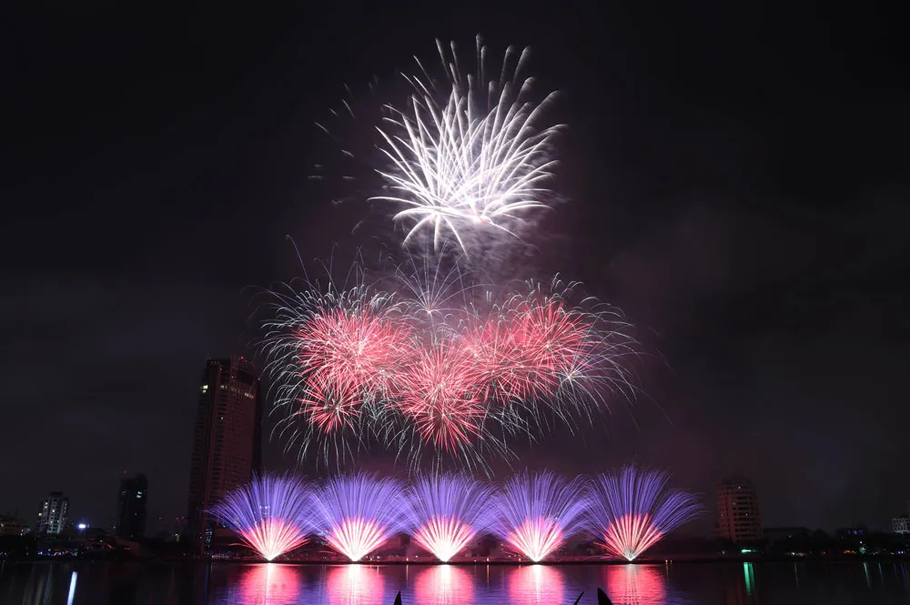 Rực rỡ sắc màu bầu trời Đà Nẵng  ảnh 2