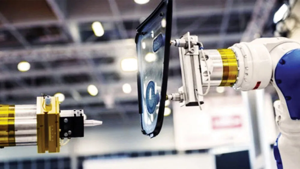 Robot thay thế con người trong một số công đoạn sản xuất