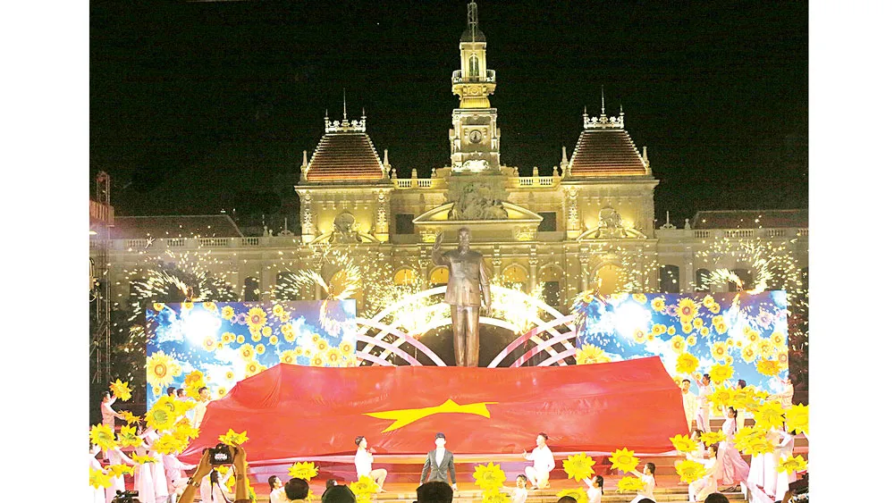 Một tiết mục trong chương trình nghệ thuật đặc biệt Trang sử hào hùng, ngời sáng tương lai. Ảnh: TƯỜNG VY