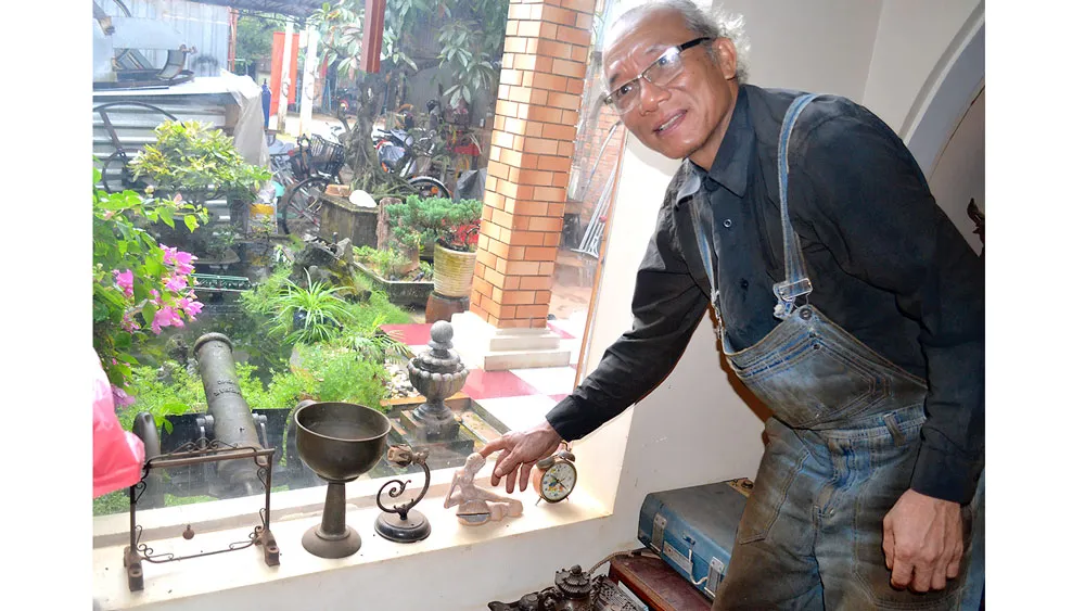 Người thợ cơ khí mê sưu tầm kỷ vật chiến tranh ảnh 1