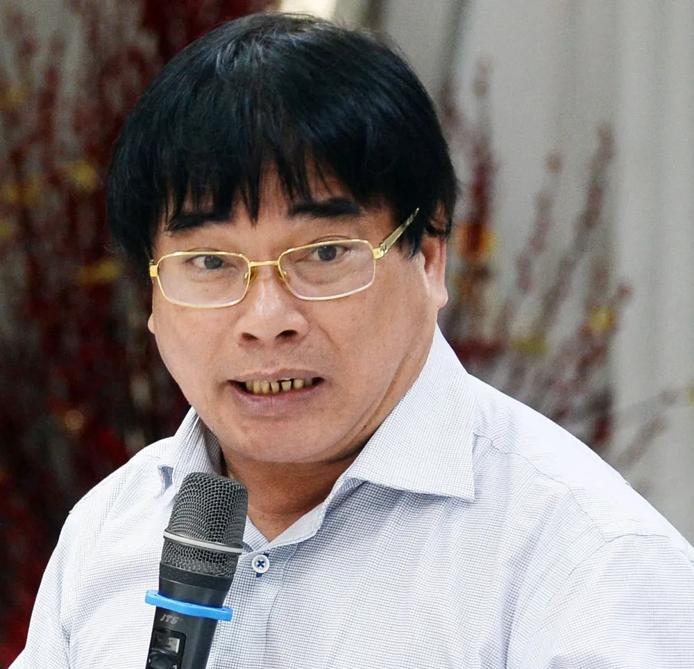 Yêu nước cần thể hiện đúng cách ảnh 1