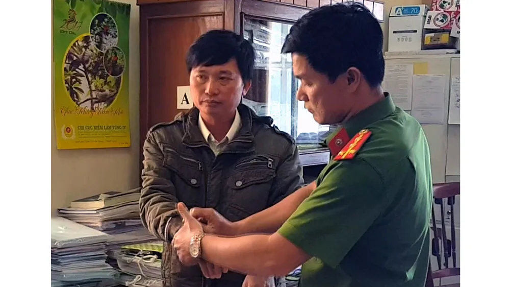 Khởi tố bắt tạm giam nguyên thủ quỹ chi cục kiểm lâm ảnh 1