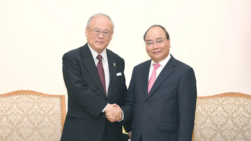 Thủ tướng Nguyễn Xuân Phúc tiếp Cố vấn đặc biệt Liên minh Nghị sĩ Hữu nghị Nhật - Việt Tsutomu Takebe. Ảnh: VGP