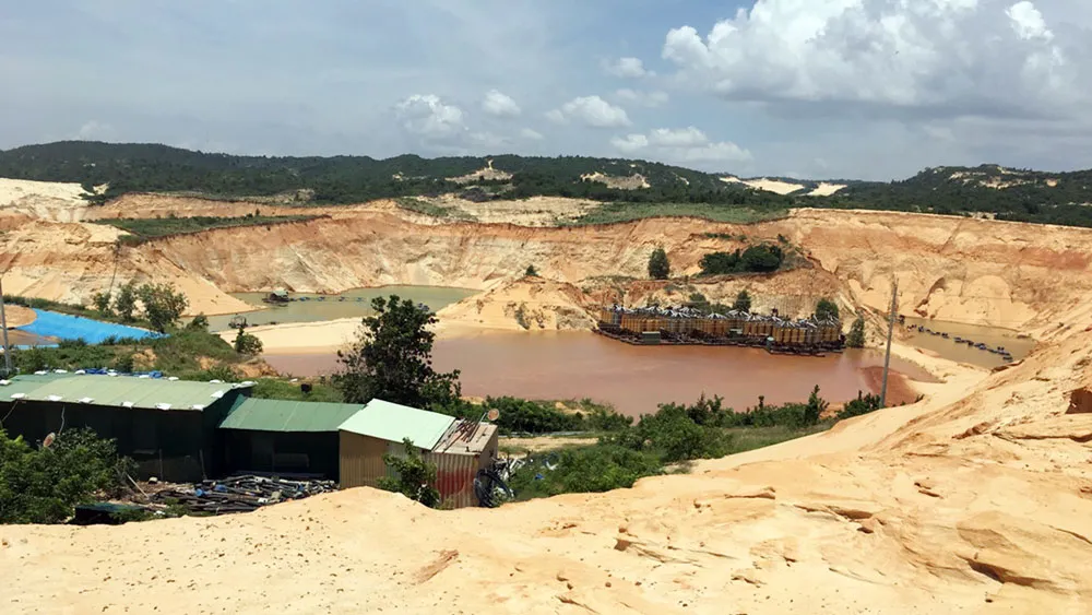 Tan nát vì titan ảnh 1