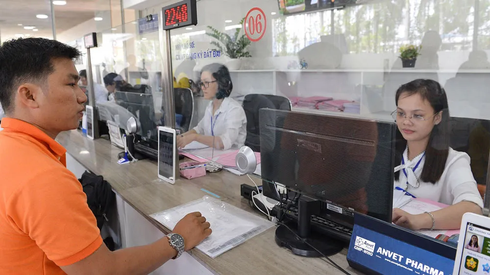 Công tác cấp giấy chứng nhận cho người dân đang gặp vướng mắc, cần đẩy mạnh việc ủy quyền để tháo gỡ, tạo thuận lợi cho người dân. Ảnh: VIỆT DŨNG