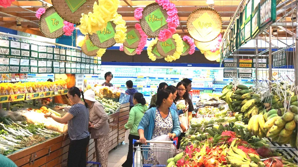 Nhiều doanh nghiệp trong nước tăng cường sản xuất, đáp ứng nhu cầu tiêu dùng ngày càng cao của người dân