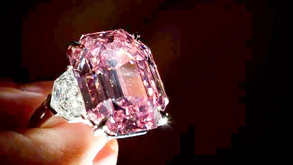 Đấu giá viên kim cương Pink Legacy