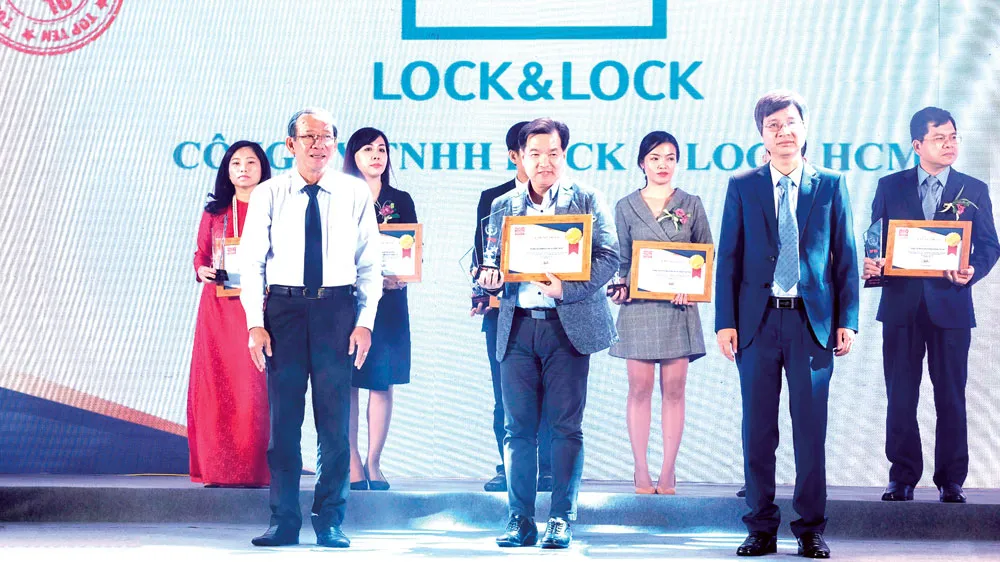 LOCK&LOCK lần thứ 3 liên tiếp nằm trong tốp 10 sản phẩm, dịch vụ tin & dùng