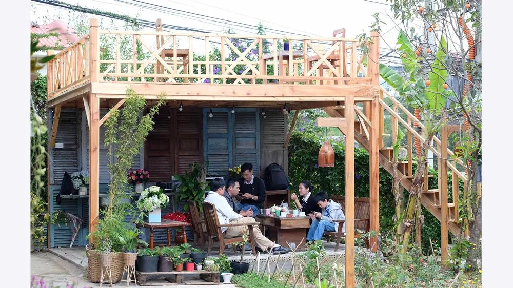 Du khách trải nghiệm cuộc sống cùng chủ nhà tại homestay trên đường An Bình, TP Đà Lạt