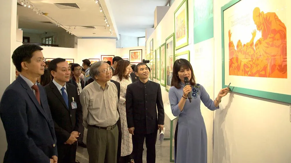 Hình ảnh Bác Hồ trong tranh cổ động luôn chiếm một vị trí đặc biệt