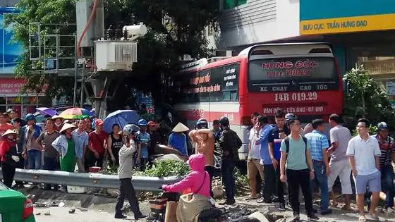 Chiếc xe gây tai nạn dưới chân cầu Bãi Cháy làm 5 người thương vong