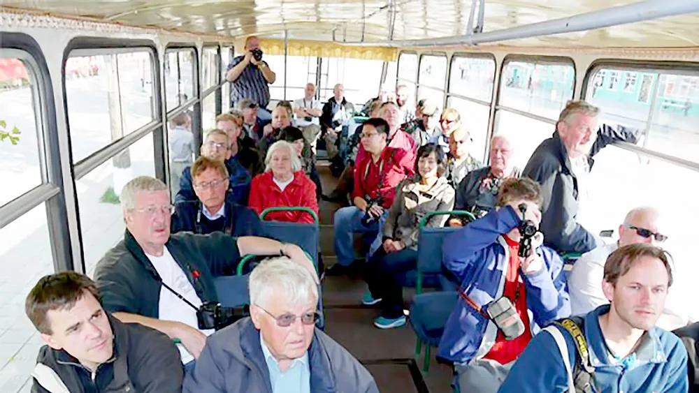 Khách du lịch châu Âu thăm Triều Tiên