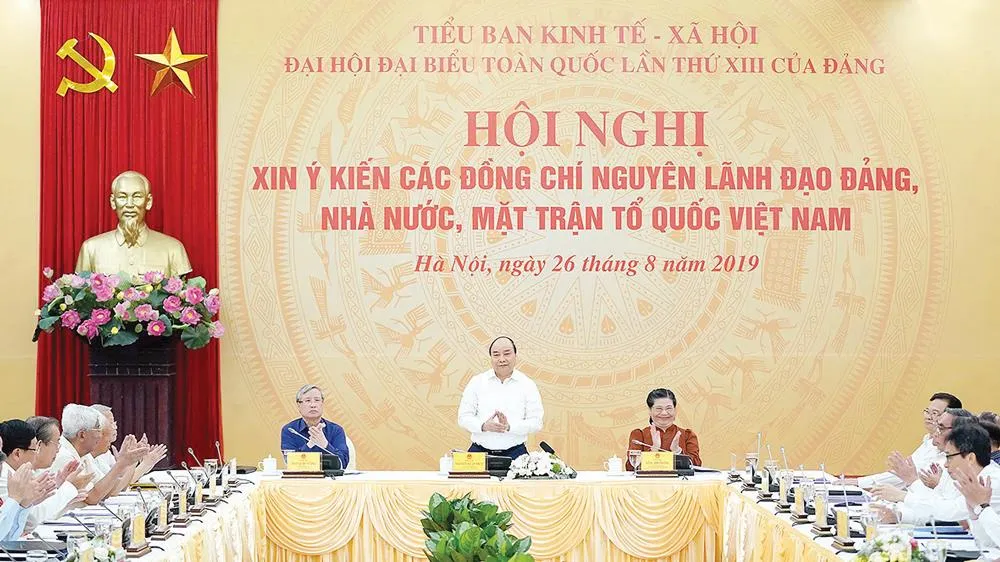 Thủ tướng Nguyễn Xuân Phúc chủ trì hội nghị. Ảnh: VIẾT CHUNG