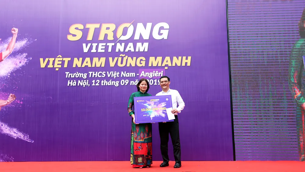 Quang Hải, Bùi Tiến Dũng đeo mặt nạ trung thu truyền cảm hứng tại Strong Vietnam ảnh 9