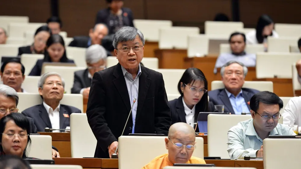 Đại biểu Trương Trọng Nghĩa (TPHCM) phát biểu tại phiên họp. Ảnh: VIẾT CHUNG