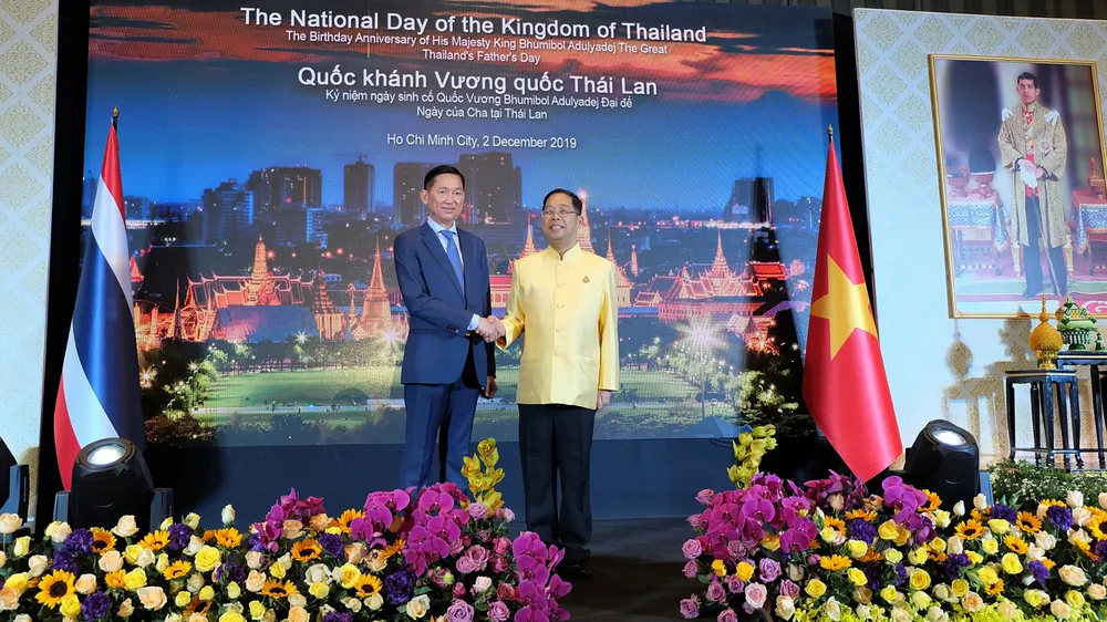  Phó Chủ tịch UBND TPHCM Trần Vĩnh Tuyến và Tổng Lãnh sự Thái Lan  Apirat Sugondhabhirom tại buổi lễ 
