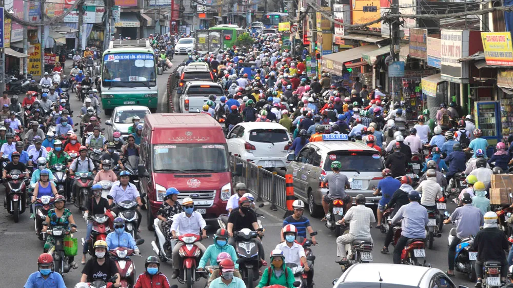 Khí thải từ phương tiện cơ giới là một nguyên nhân làm ô nhiễm không khí tại đô thị