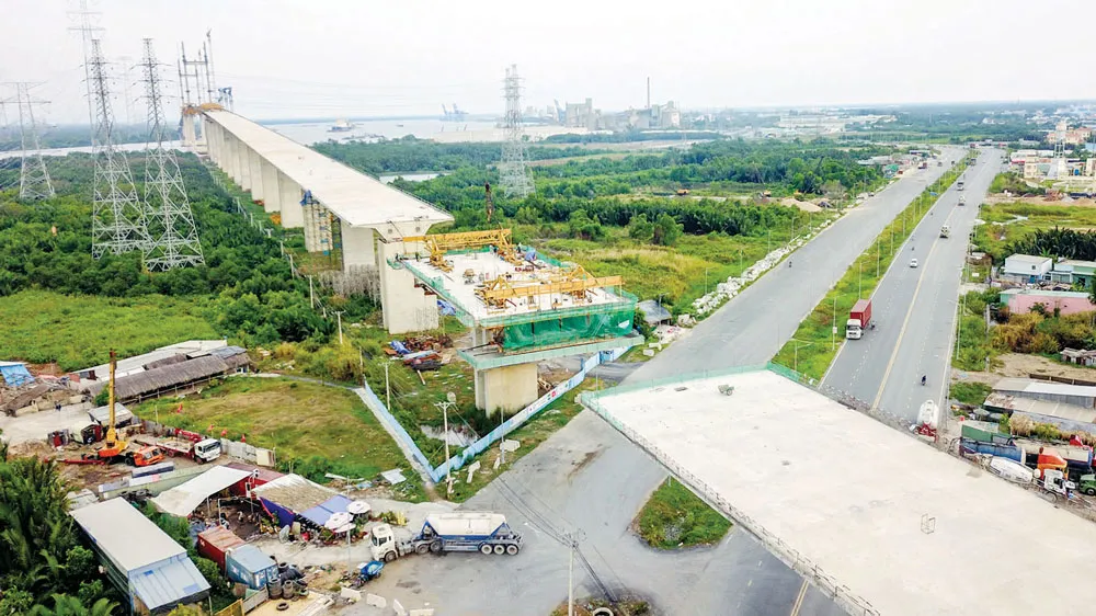 Cao tốc Bến Lức - Long Thành sắp hoàn thành. Ảnh: HOÀNG HÙNG