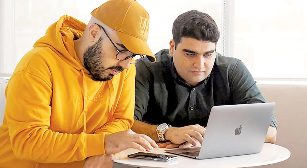 Nhóm Covid-19 CTI League, gồm gần 400 tình nguyện viên quốc tế chuyên vấn đề an ninh mạng đến từ 40 quốc gia. Ảnh: Reuters