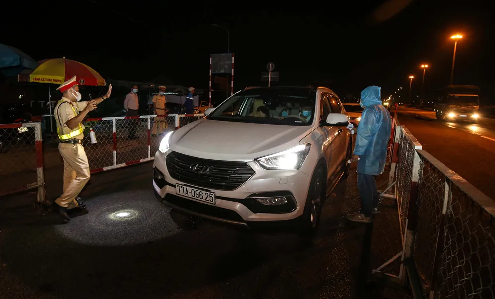 Lúc O giờ ở cửa ngõ ảnh 3