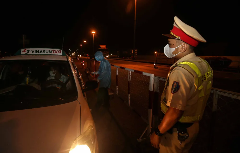 Lúc O giờ ở cửa ngõ ảnh 4