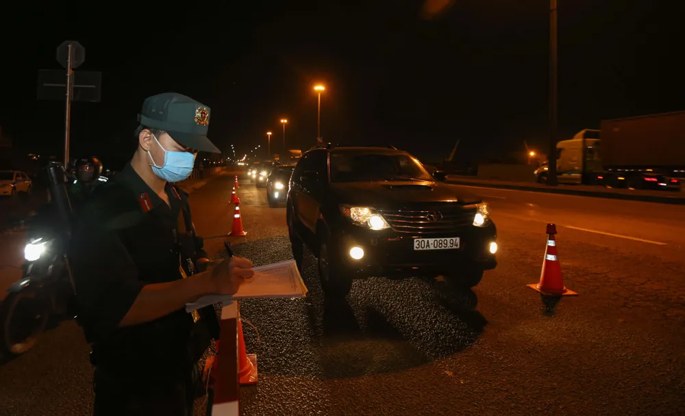 Lúc O giờ ở cửa ngõ ảnh 2