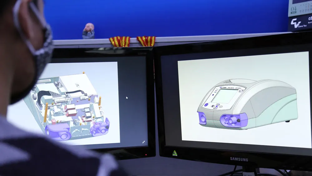 Các kỹ sư của Bkav nghiên cứu sản xuất máy thở xâm nhập PB560