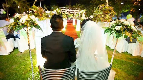 Nhiều bạn trẻ ngại kết hôn khi mọi thứ chưa thật sự sẵn sàng, nhất là tài chính. Ảnh minh họa