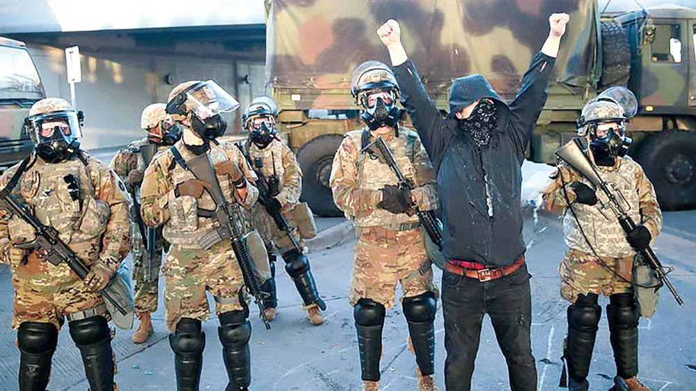 Lực lượng Vệ binh Quốc gia trên đường phố bang Minnesota