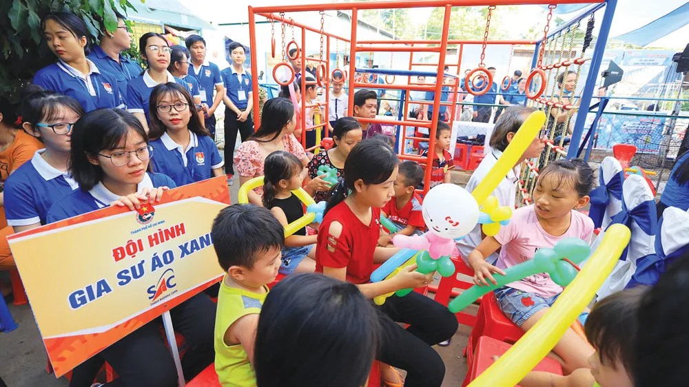 Ngày hội đồng hành cùng thanh niên công nhân và chăm lo thiếu nhi ở TPHCM. Ảnh: THU HƯỜNG