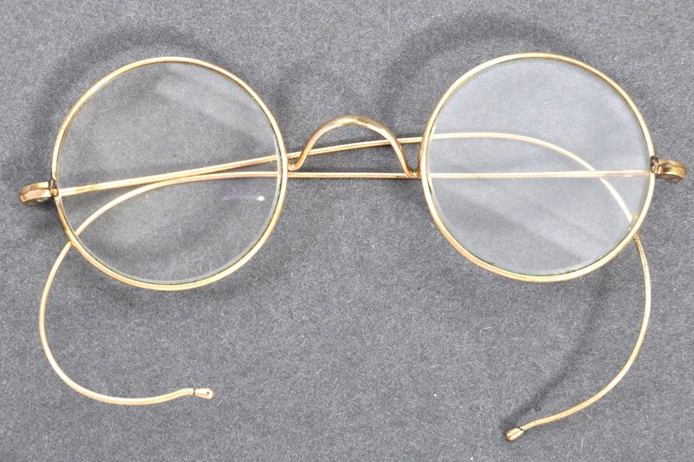 340.000 USD cho kính của Gandhi