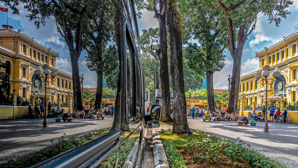 Bưu điện chiều phản chiếu (Nguyễn Thị Như Thảo Trang - TPHCM) đoạt huy chương bạc