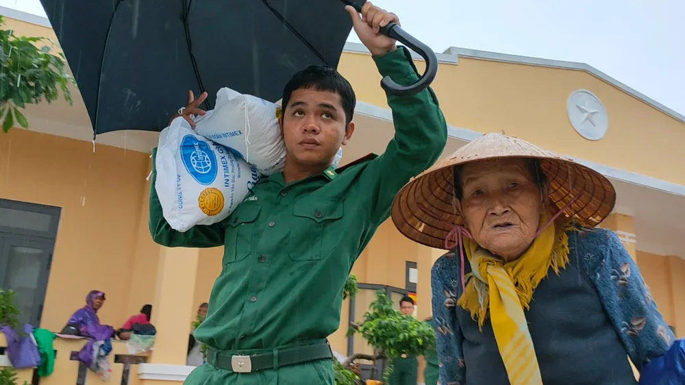 “Có gạo và tiền mua thức ăn rồi các con ơi!” ảnh 4