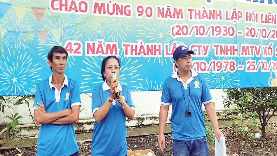Bà Phan Thị Sang, P.TGĐ Công ty, Chủ tịch CĐCS công ty phát biểu khai mạc