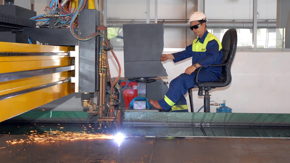 Sản xuất thiết bị cơ khí tại Công ty ODIM. Ảnh: CAO THĂNG