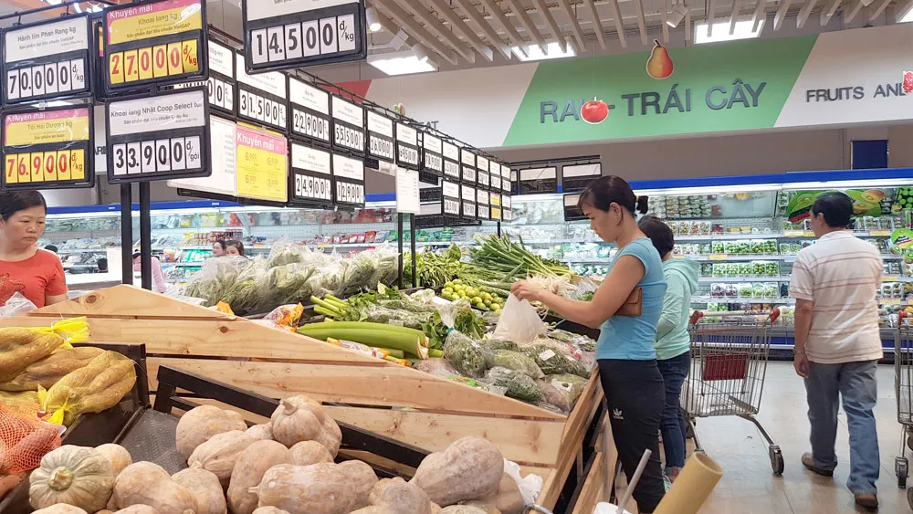 Hàng hóa tại hệ thống siêu thị Co.opmart được nhập đa dạng từ các địa phương