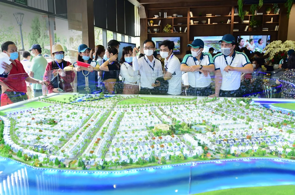 Độc đáo tour trải nghiệm biệt thự mẫu đô thị đảo Phượng Hoàng - Aqua City bằng đường sông ảnh 9