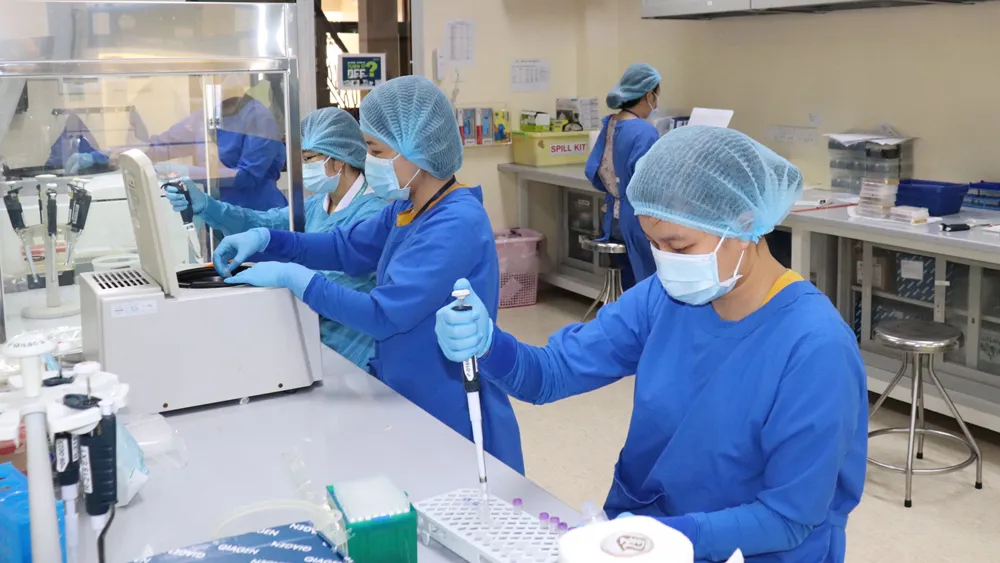 Thời gian qua, các y, bác sĩ Khoa Xét nghiệm, Bệnh viện Bệnh nhiệt đới đã góp phần không nhỏ vào công tác phòng chống dịch Covid-19