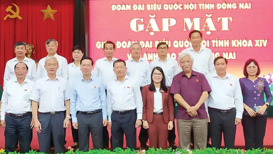 Đồng chí Võ Văn Thưởng với các đại biểu tại buổi gặp mặt