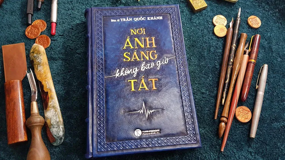 Cuốn sách Nơi ánh sáng không bao giờ tắt