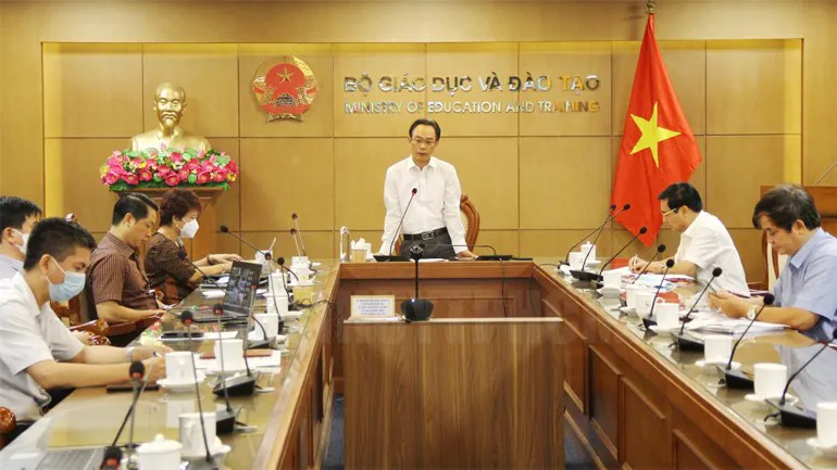 Thứ trưởng Bộ GD-ĐT Hoàng Minh Sơn chủ trì hội nghị trực tuyến về công tác tuyển sinh 2021. Ảnh: Thanhuytphcm