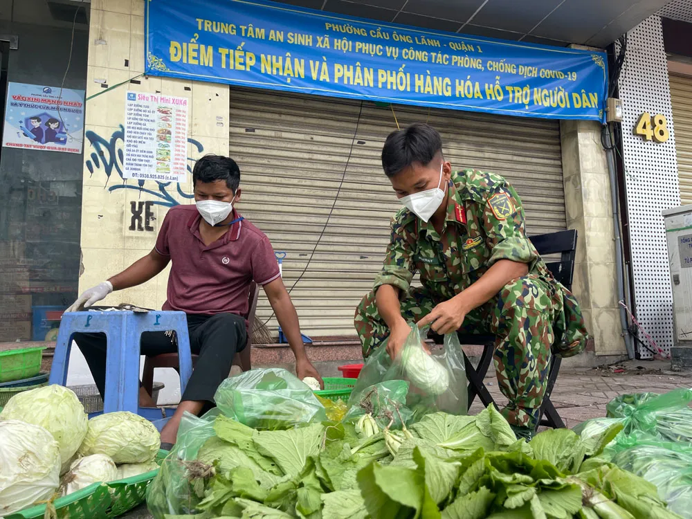 Ngày đầu tiên cán bộ, chiến sĩ xuất quân phòng, chống dịch trên địa bàn TPHCM ảnh 11