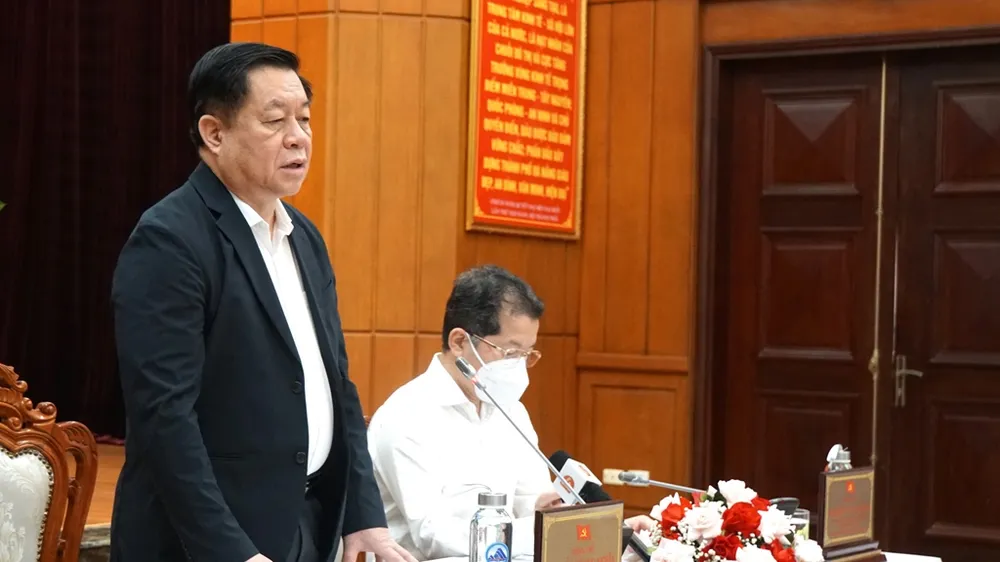 Đồng chí Nguyễn Trọng Nghĩa phát biểu tại buổi làm việc. Ảnh: VGP