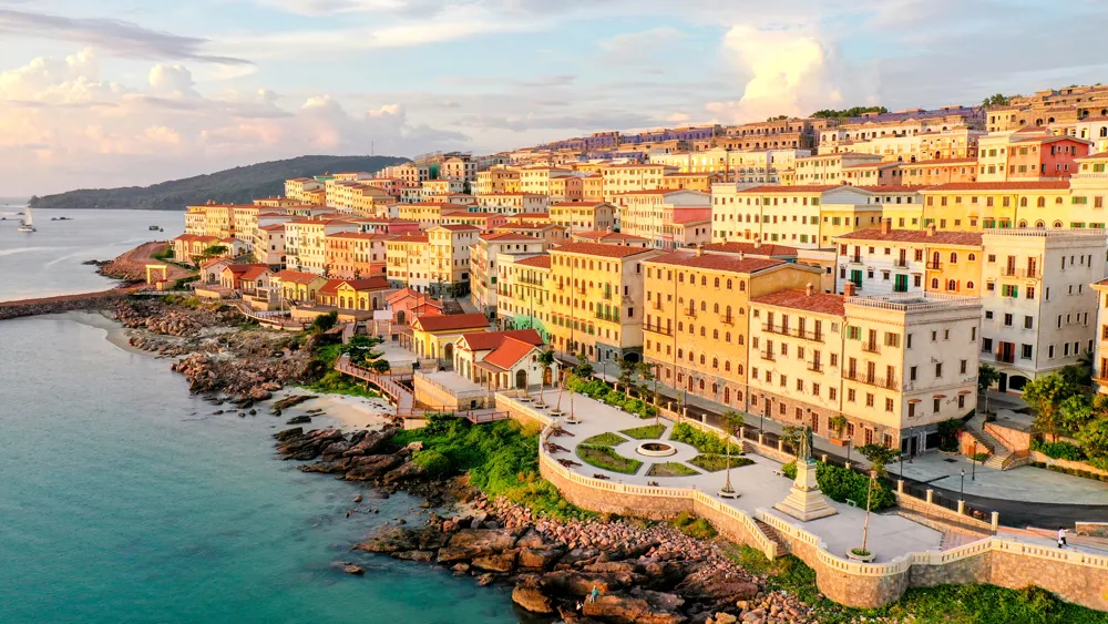 Phú Quốc đầy sức sống với các công trình tại tổ hợp Thị trấn Địa Trung Hải phiên bản Việt tại trung tâm An Thới