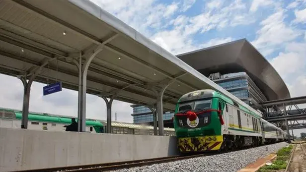 Một chuyến tàu rời Lagos của Nigeria. Nguồn: Shutterstock