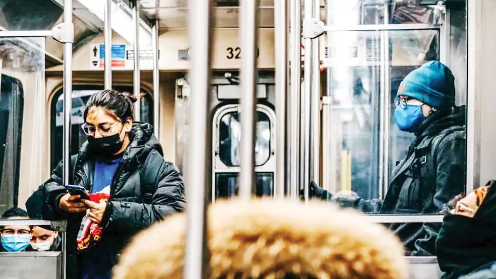 CDC Mỹ khuyến nghị người dân đeo khẩu trang, nhất là trên các phương tiện giao thông công cộng