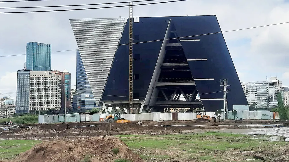 Nhiều hạng mục công trình Trung tâm Triển lãm quy hoạch TPHCM đã hư hỏng, xuống cấp do dừng thi công nhiều năm