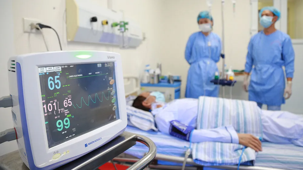 Điều trị cho bệnh nhân ung thư máu bằng phương pháp ghép tế bào gốc tại Viện Huyết học - Truyền máu trung ương. Ảnh: QUỐC KHÁNH